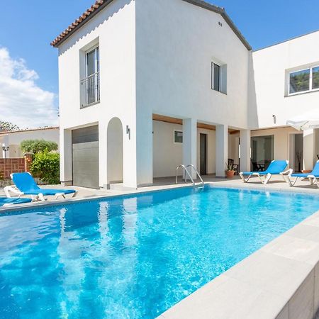 Goldhome - New House With Private Heated Pool, Parking, Wifi, Games Room เอมปูเรียบราบา ภายนอก รูปภาพ