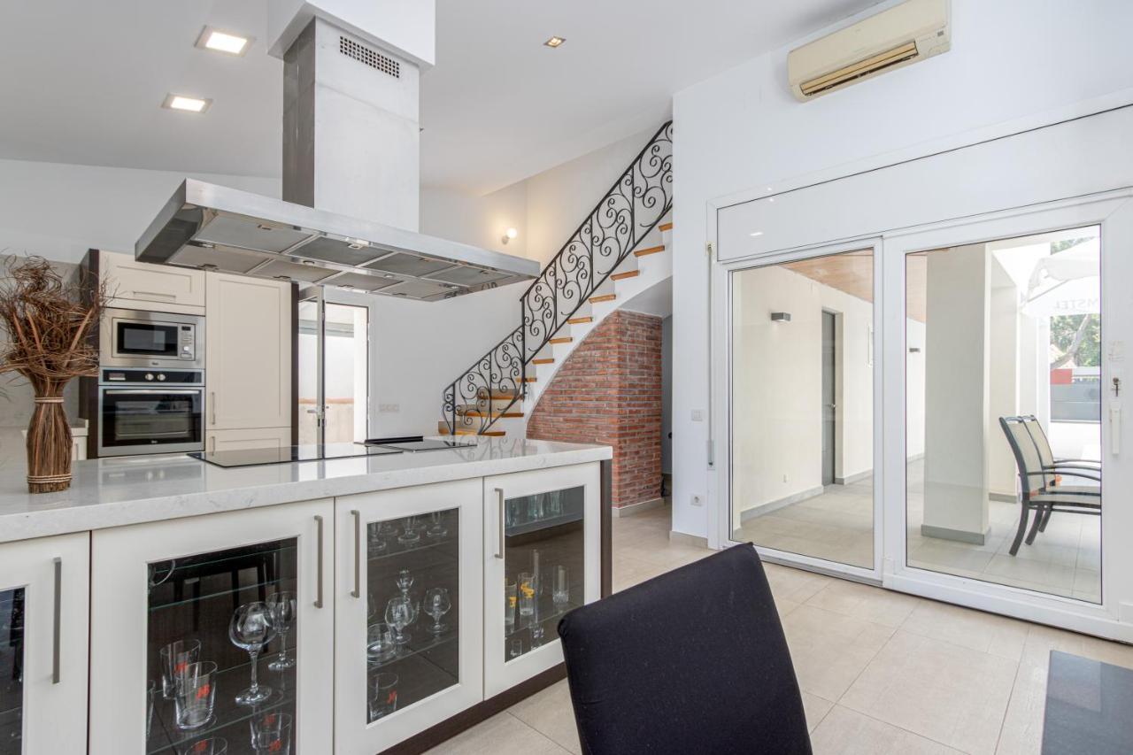 Goldhome - New House With Private Heated Pool, Parking, Wifi, Games Room เอมปูเรียบราบา ภายนอก รูปภาพ