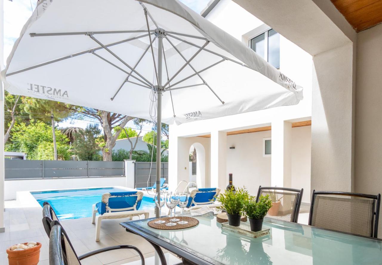 Goldhome - New House With Private Heated Pool, Parking, Wifi, Games Room เอมปูเรียบราบา ภายนอก รูปภาพ