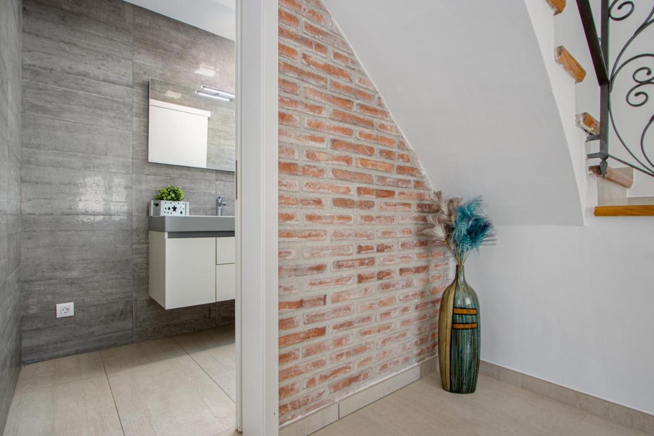 Goldhome - New House With Private Heated Pool, Parking, Wifi, Games Room เอมปูเรียบราบา ภายนอก รูปภาพ