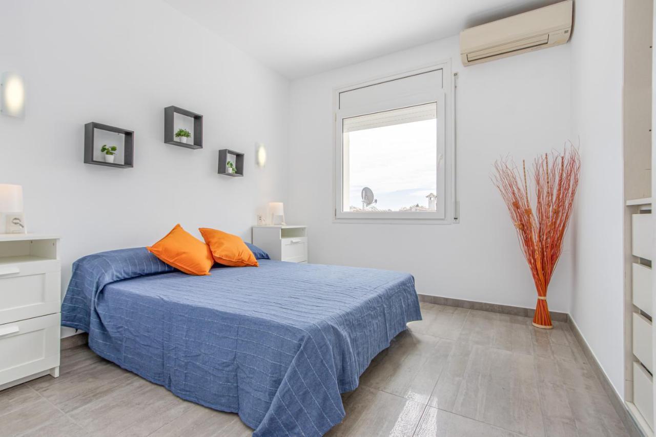 Goldhome - New House With Private Heated Pool, Parking, Wifi, Games Room เอมปูเรียบราบา ภายนอก รูปภาพ