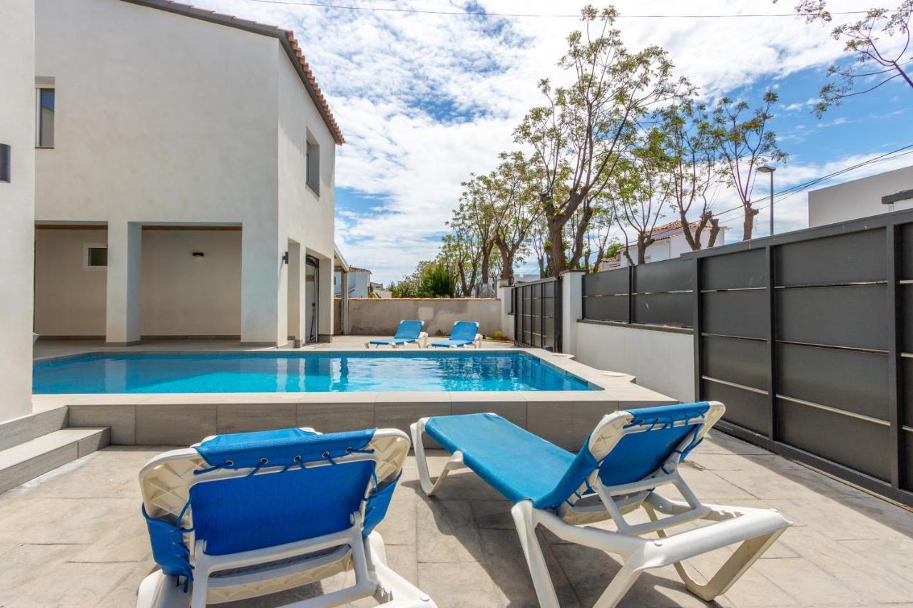 Goldhome - New House With Private Heated Pool, Parking, Wifi, Games Room เอมปูเรียบราบา ภายนอก รูปภาพ