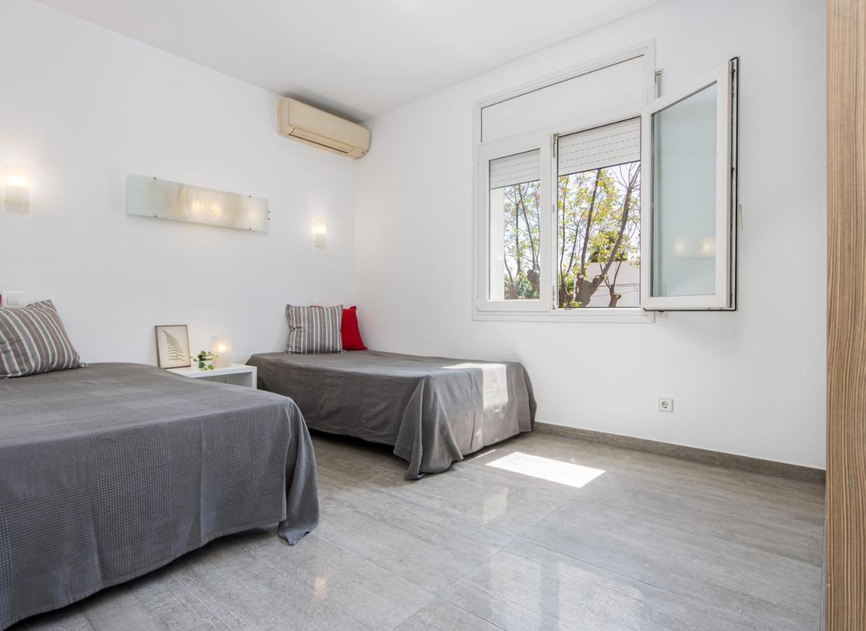 Goldhome - New House With Private Heated Pool, Parking, Wifi, Games Room เอมปูเรียบราบา ภายนอก รูปภาพ