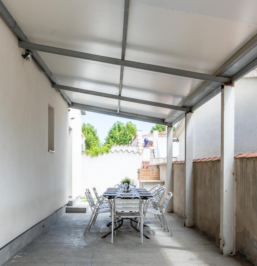 Goldhome - New House With Private Heated Pool, Parking, Wifi, Games Room เอมปูเรียบราบา ภายนอก รูปภาพ