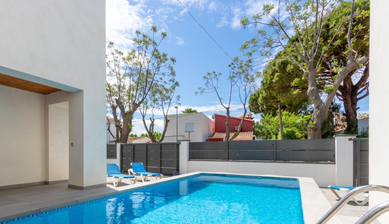 Goldhome - New House With Private Heated Pool, Parking, Wifi, Games Room เอมปูเรียบราบา ภายนอก รูปภาพ
