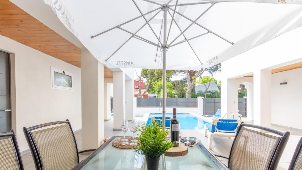 Goldhome - New House With Private Heated Pool, Parking, Wifi, Games Room เอมปูเรียบราบา ภายนอก รูปภาพ