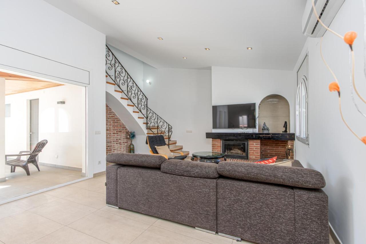Goldhome - New House With Private Heated Pool, Parking, Wifi, Games Room เอมปูเรียบราบา ภายนอก รูปภาพ