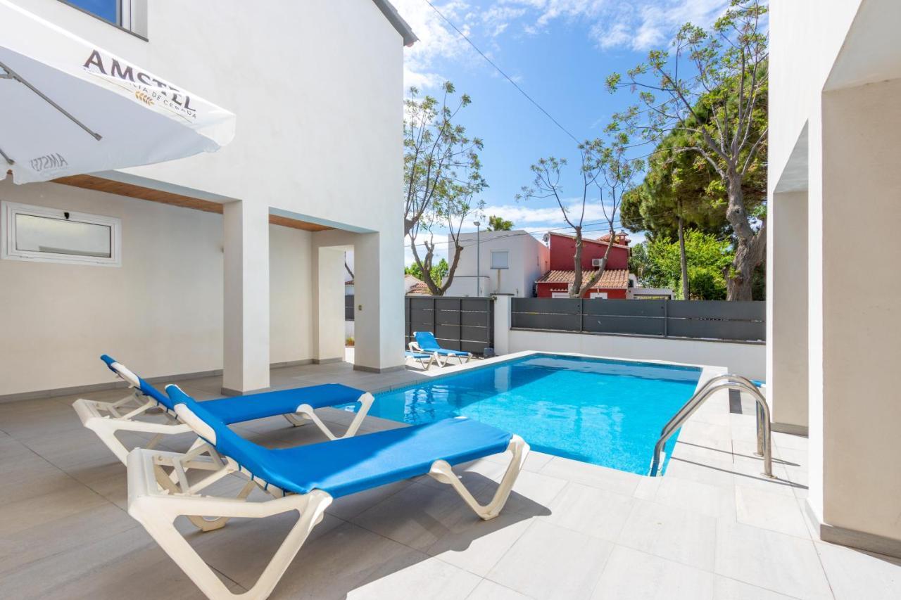 Goldhome - New House With Private Heated Pool, Parking, Wifi, Games Room เอมปูเรียบราบา ภายนอก รูปภาพ