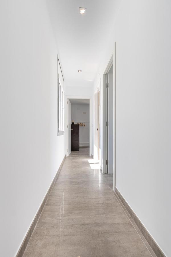 Goldhome - New House With Private Heated Pool, Parking, Wifi, Games Room เอมปูเรียบราบา ภายนอก รูปภาพ