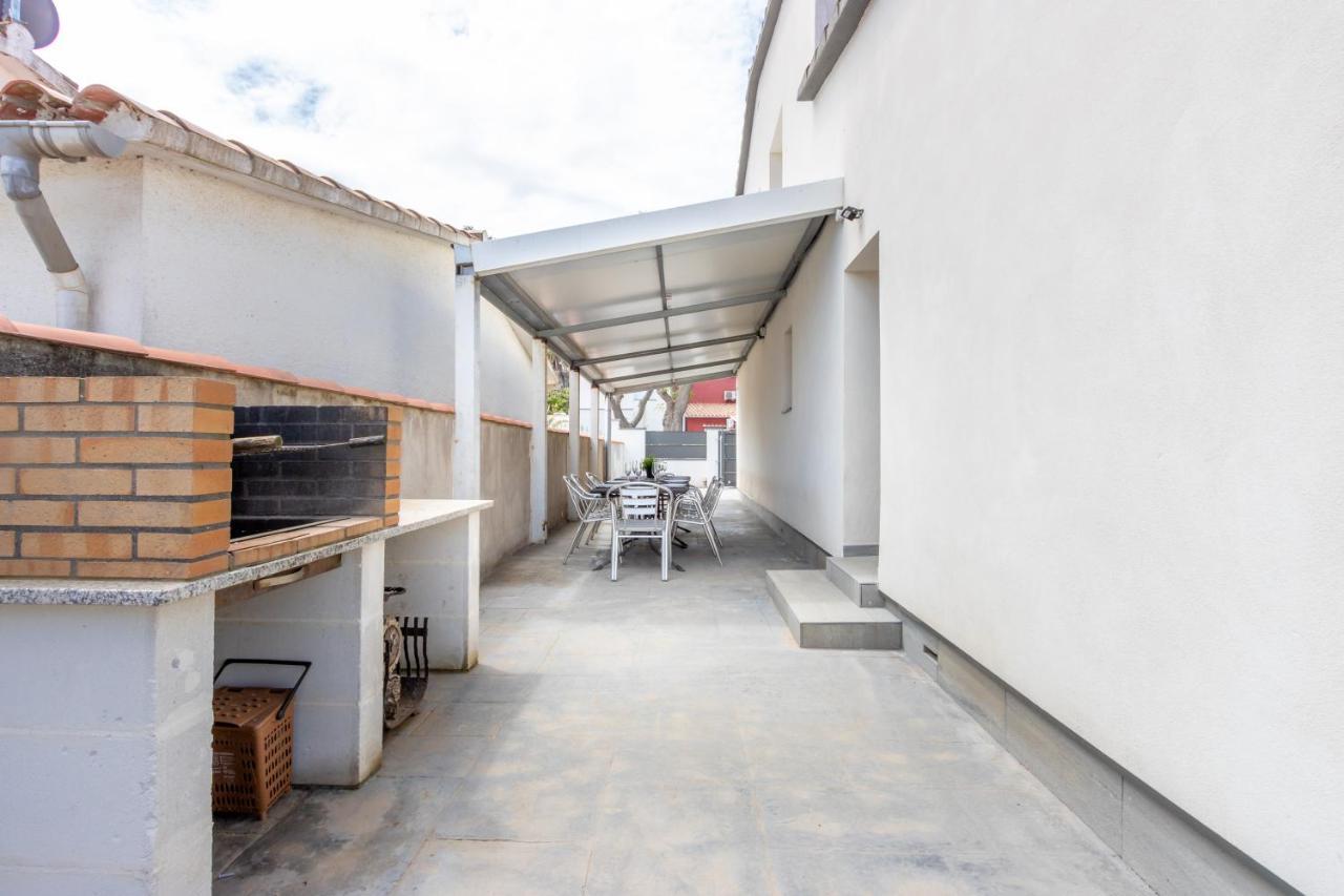 Goldhome - New House With Private Heated Pool, Parking, Wifi, Games Room เอมปูเรียบราบา ภายนอก รูปภาพ