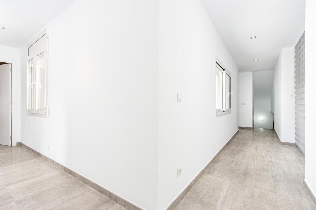 Goldhome - New House With Private Heated Pool, Parking, Wifi, Games Room เอมปูเรียบราบา ภายนอก รูปภาพ